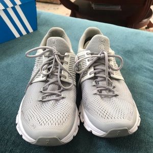 On Running Shoes Cloudswift women’s size 8 Glacier